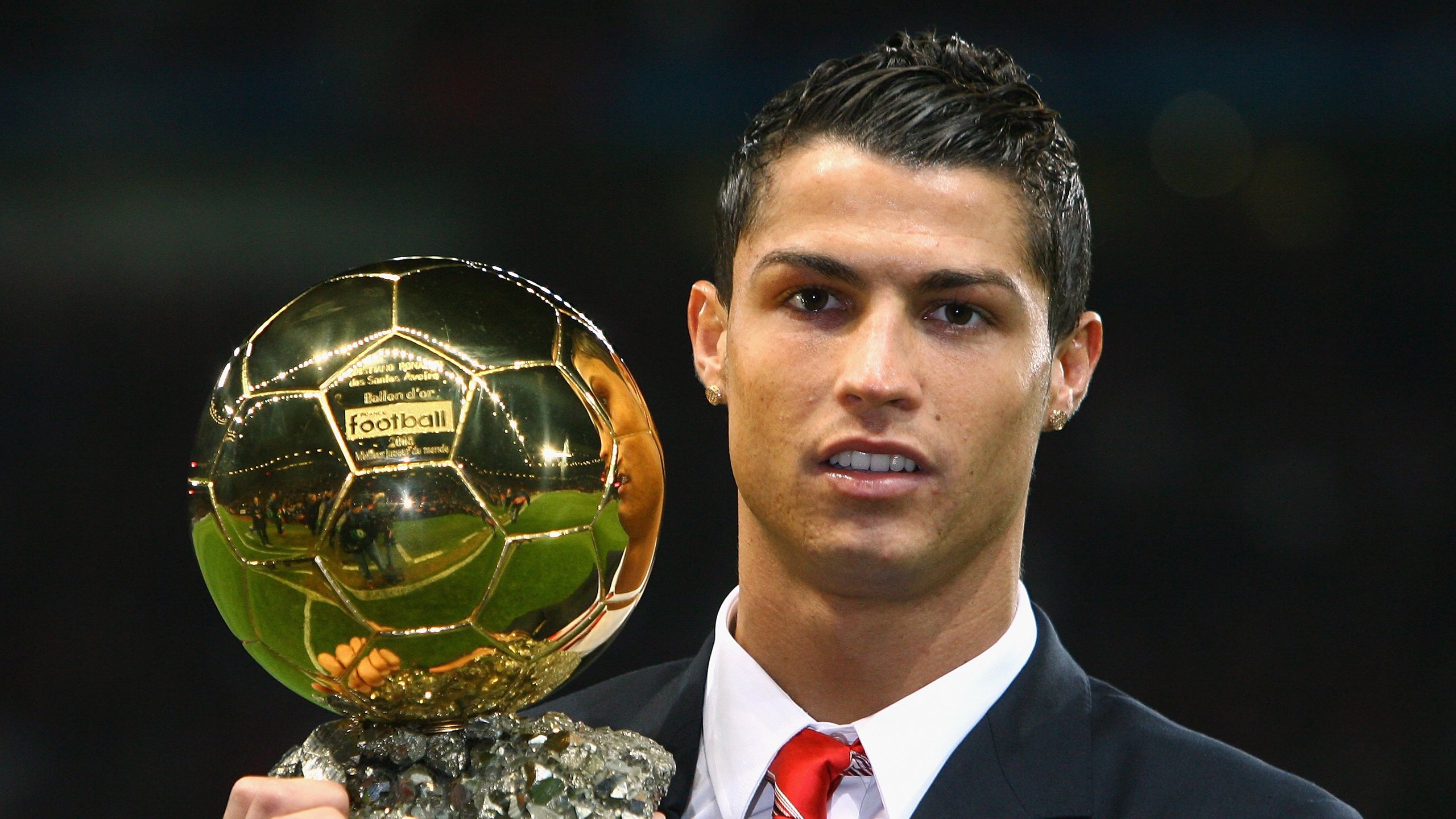 弗赖堡边路传中精准创造威胁球，弗赖堡首发