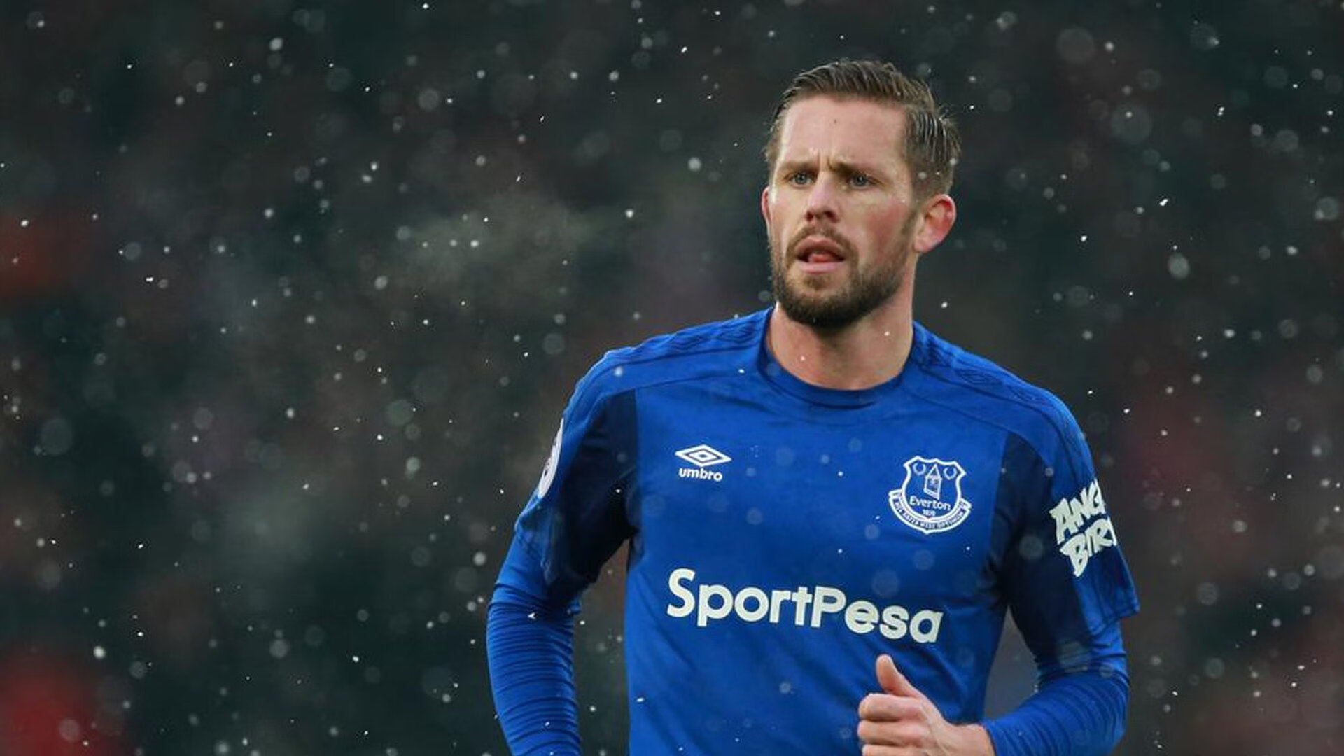 丹·卡特的比赛视野与出色传球,为全黑队打开进攻之门,丹.卡特